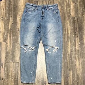 American Eagle Distressed Mom Jeans Sz 6